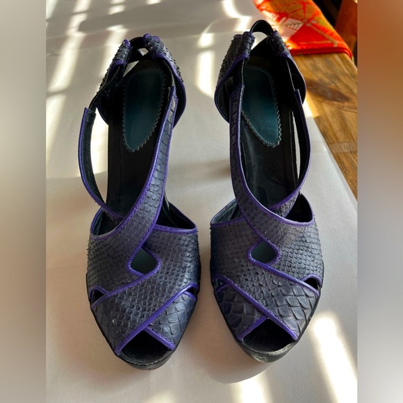 Max Azria Brie Black/Purple Combo Leather/Fur Strappy Peep Toe Heels Sz 38/7 GUC - Picture 1 of 16
